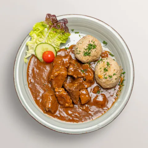 Brewer's goulash with bread dumplings