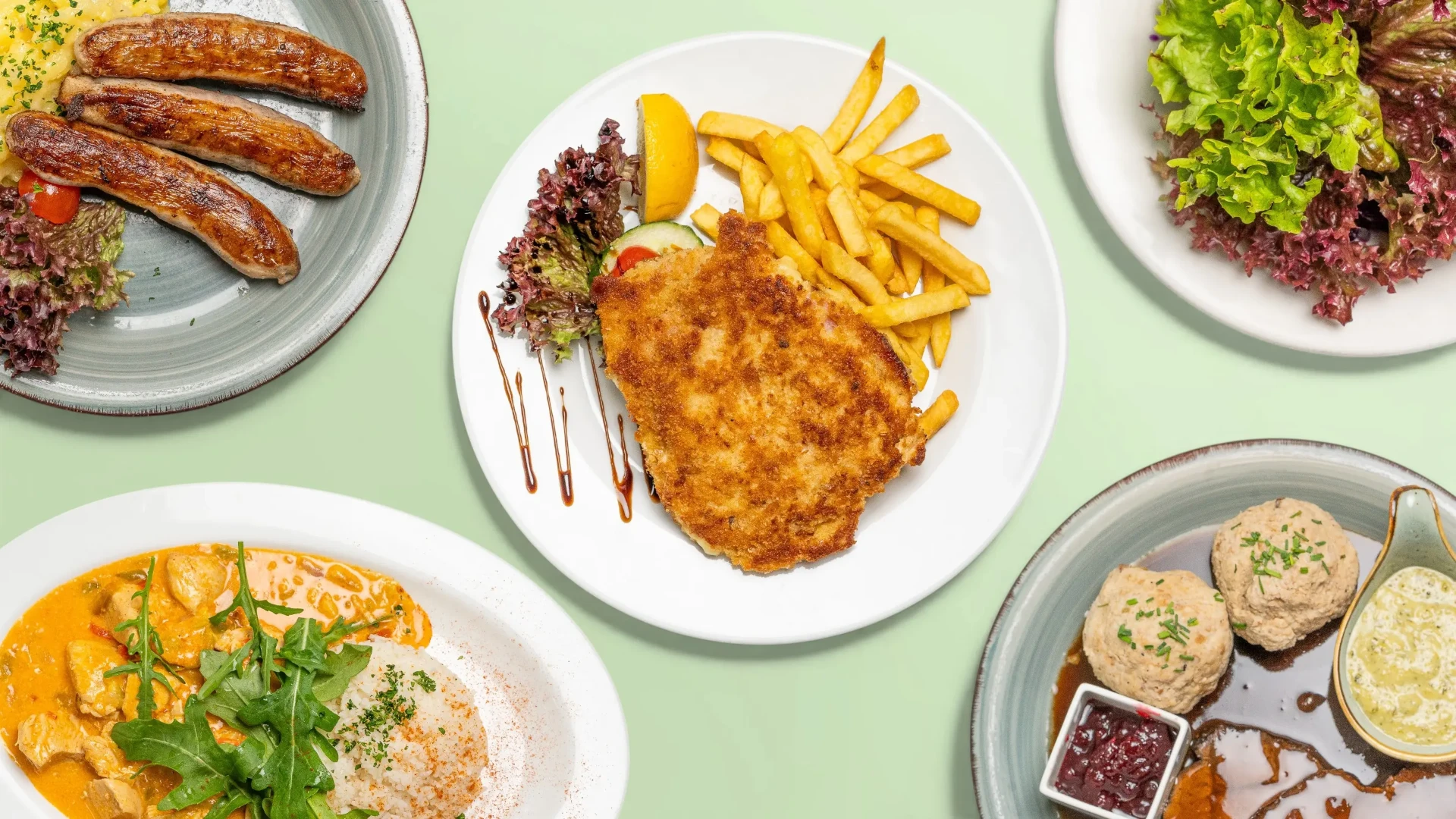 Traditionelles fränkisches Gericht mit Kartoffelkloß und Bratensoße